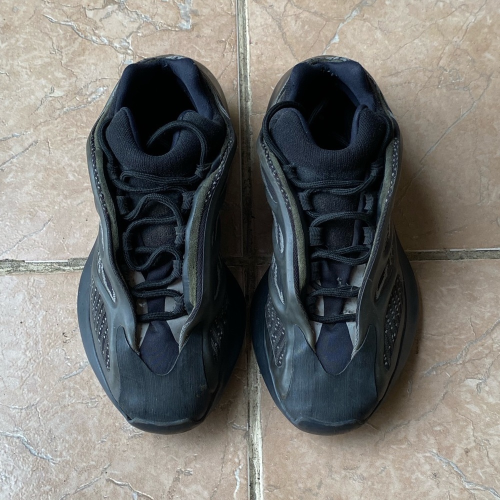 Yeezy 700 V3 Alvah